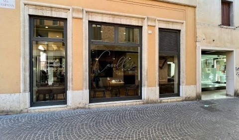 Spaccata notturna alla pasticceria Casellato, rubato il fondo cassa