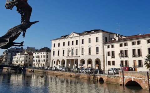 Dopo quasi un anno dall’allagamento, gli studenti di Giurisprudenza tornano al San Leonardo