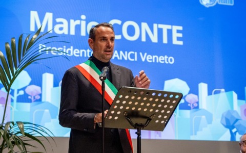 Conte all’Anci guida la fronda dei sindaci contro i furti: “Servono più risorse”