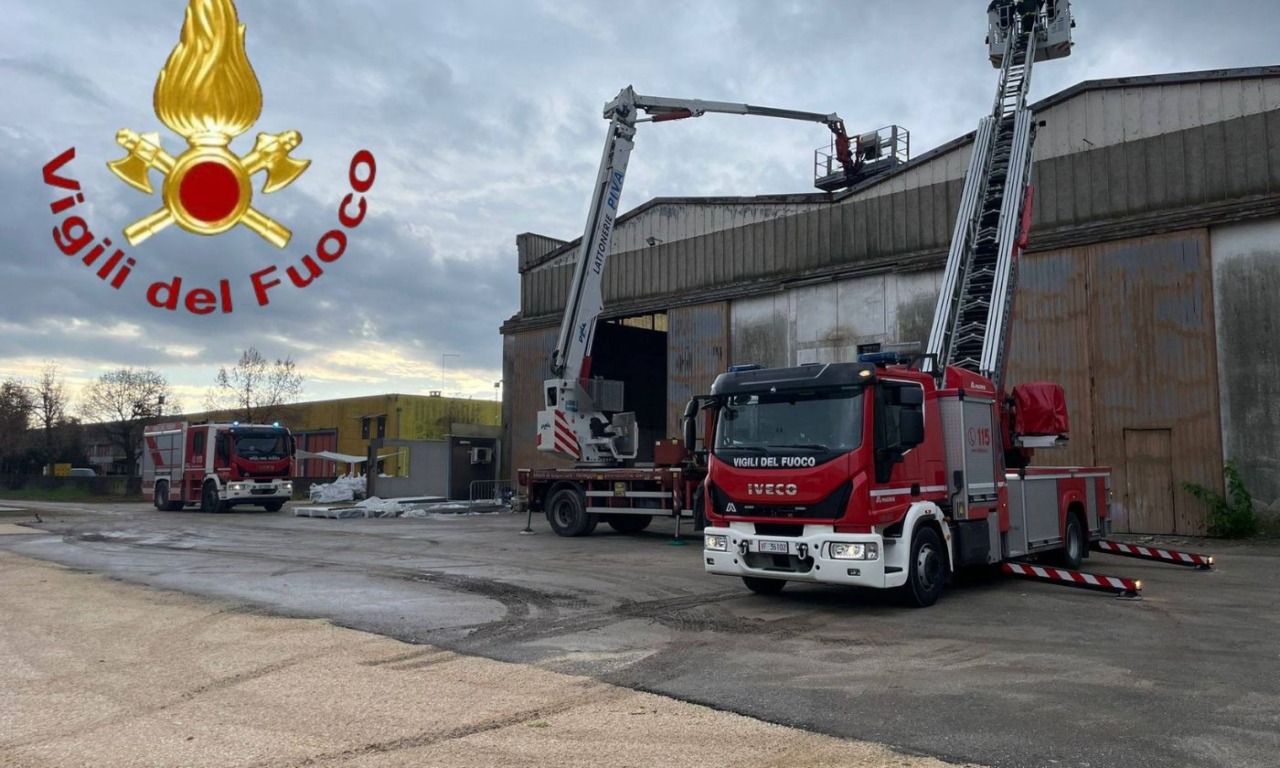 Operaio precipita da otto metri mentre lavora su un tetto a Spresiano