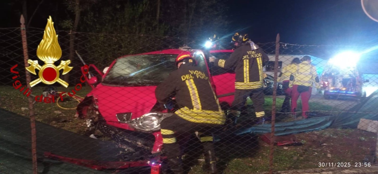 Perde il controllo dell’auto e sfonda una recinzione a Montebelluna, un ferito