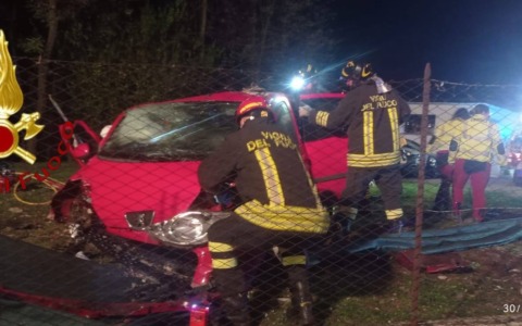 Perde il controllo dell’auto e sfonda una recinzione a Montebelluna, un ferito