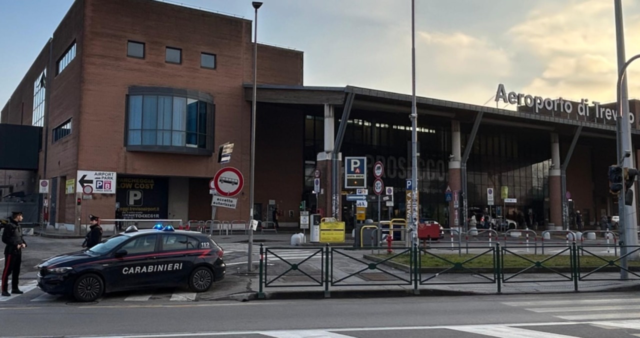 Corriere della droga 28enne fermata all’aeroporto di Treviso: aveva ingerito 121 ovuli di cocaina ed eroina