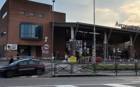 Corriere della droga 28enne fermata all’aeroporto di Treviso: aveva ingerito 121 ovuli di cocaina ed eroina