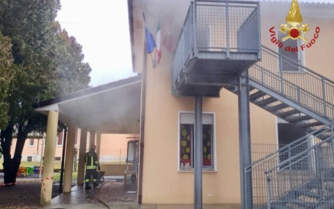 Incendio alla scuola materna di Castelfranco Veneto, fiamme da un quadro elettrico