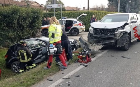 Un ferito in un incidente tra due auto a Caerano San Marco