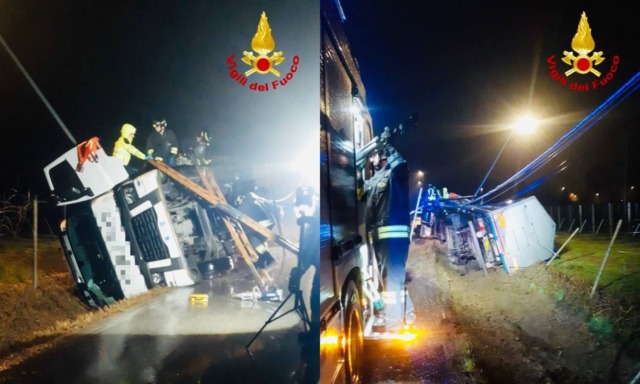 Camion carico di ghiaia si ribalta all’alba a Carbonera: autista incastrato nell’abitacolo