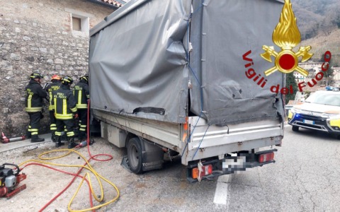 Due feriti nel furgone uscito di strada
