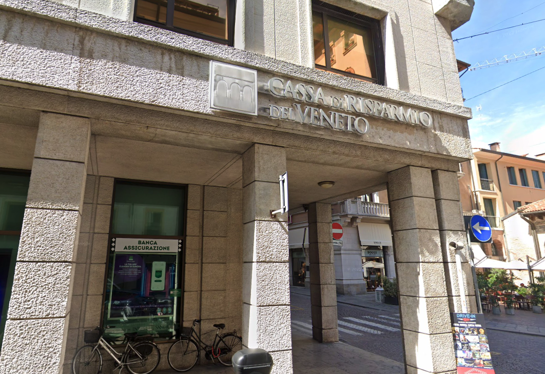 Malore improvviso a lavoro: impiegato 61enne trovato senza vita alla scrivania