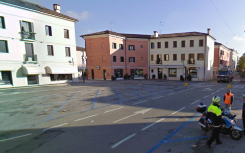 Baby gang a Montebelluna, due ragazzine 12enni rapinano coetanei in piazza D’Annunzio