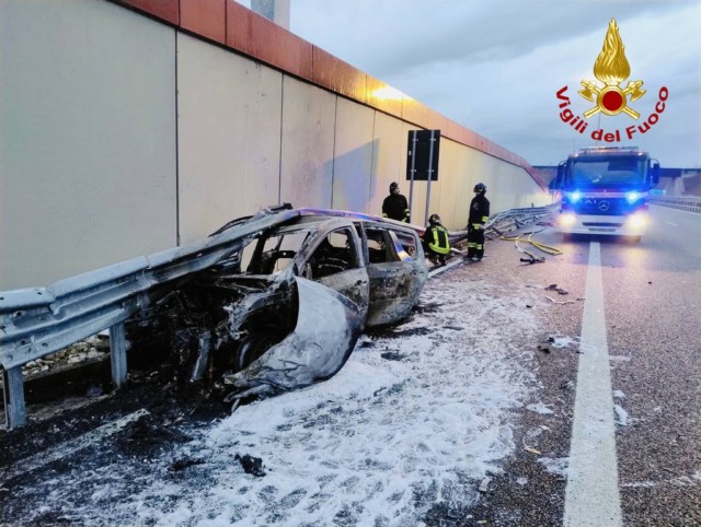 Fiamme all’alba sulla SPV: vettura a GPL distrutta dal rogo a Povegliano