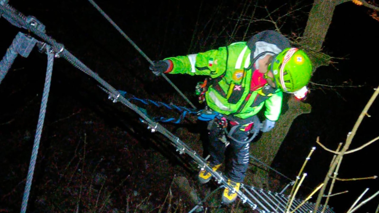 Ferrata delle Anguane, escursionista trevigiana salvata dopo essere rimasta sospesa