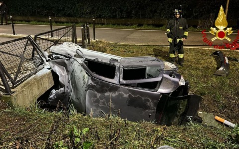 Auto a Gpl esce di strada: interviene anche il nucleo NBCR dei vigili del fuoco