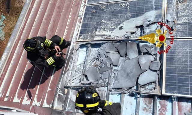 Incendio in un’azienda agricola a Paese: a fuoco pannelli fotovoltaici sul tetto