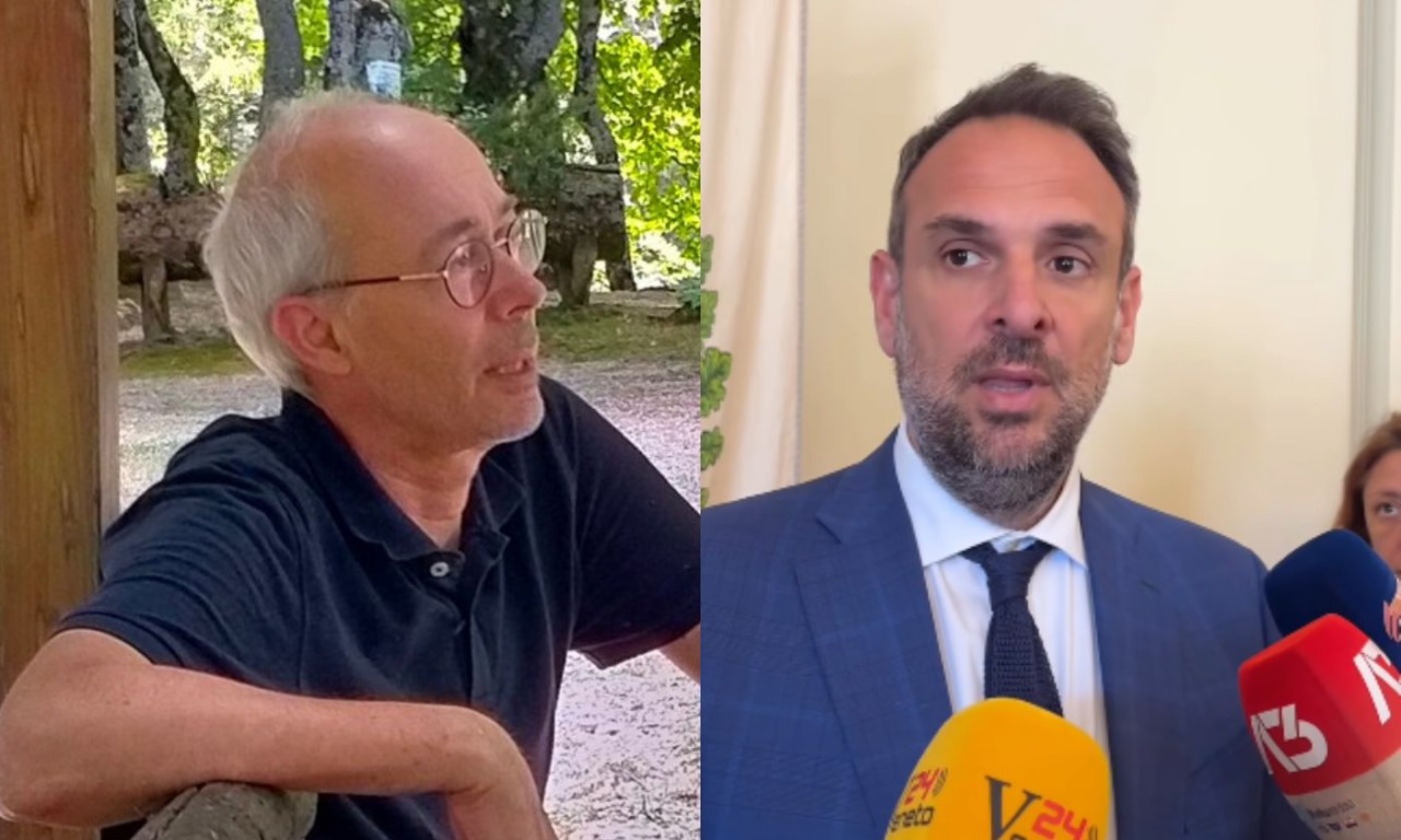 Migranti dormono sotto i portici vicino al Municipio. Il sindaco: “Provocazione politica di parroci e minoranza”